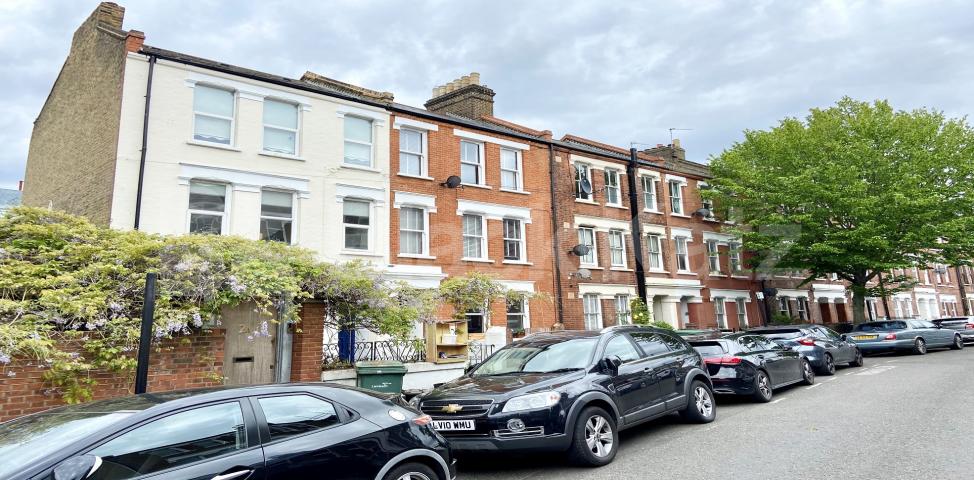 Larger than average one bedroomed Victorian Conversion Northlands Street, Camberwell